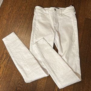 Hollister White skinny Jean- 24 waist, 28 length